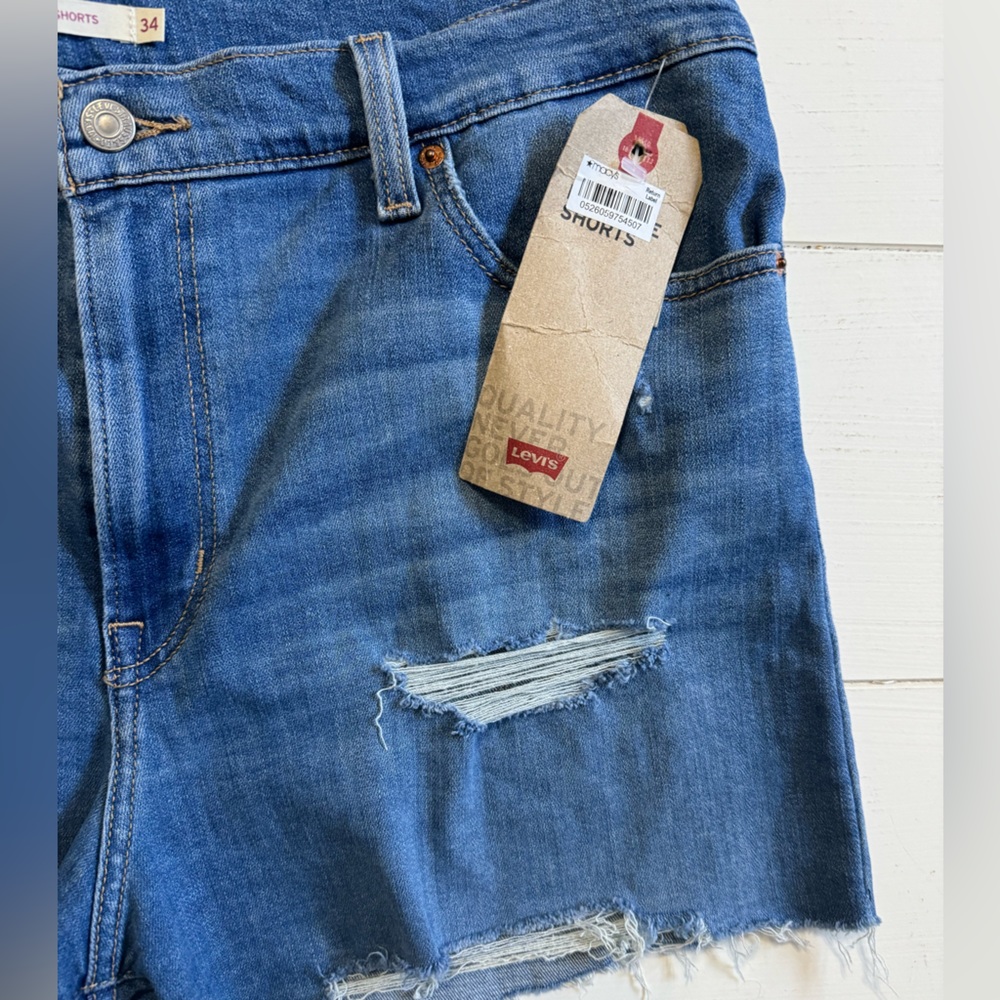 Levi’s High Rise Shorts - Picture 2 of 4